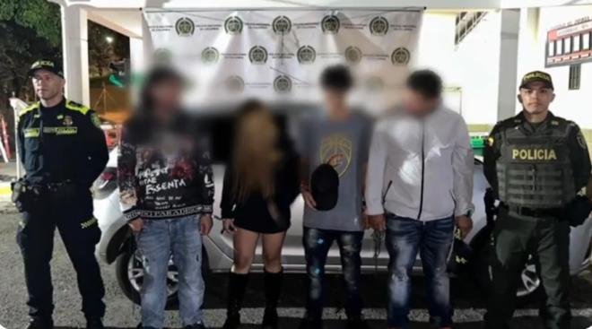 Personas capturadas-policías custodiando-elementos recuperados