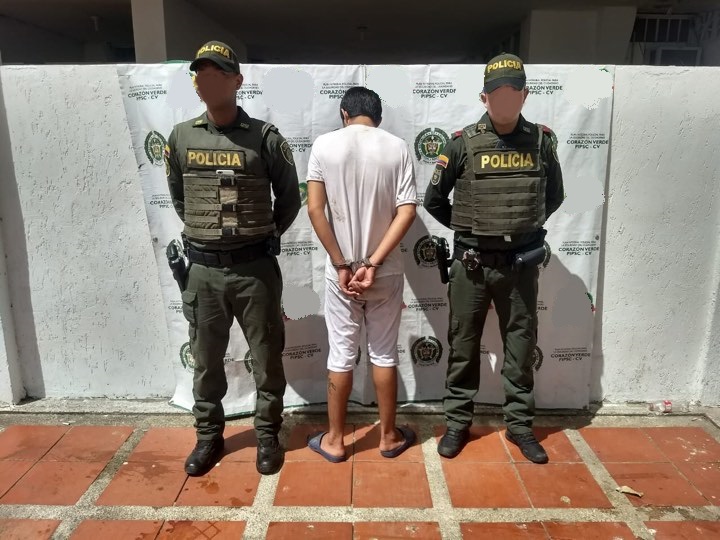 Esta persona era requerida por el delito de tráfico, porte o fabricación de estupefacientes. 