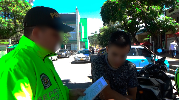 dos hombres vinculados y capturados mediante procesos judiciales.