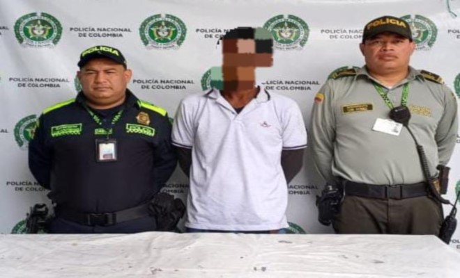 capturado junto a las autoridades 