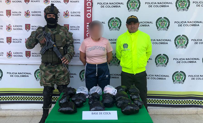 Incautación de 21 paquetes de "coca"