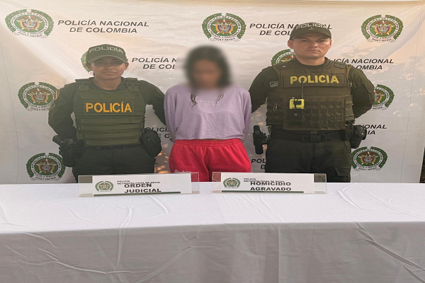 Dos Policías con una capturada requerida por homicidio agravado en Neiva