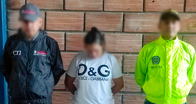 Capturada por falsedad en documento 