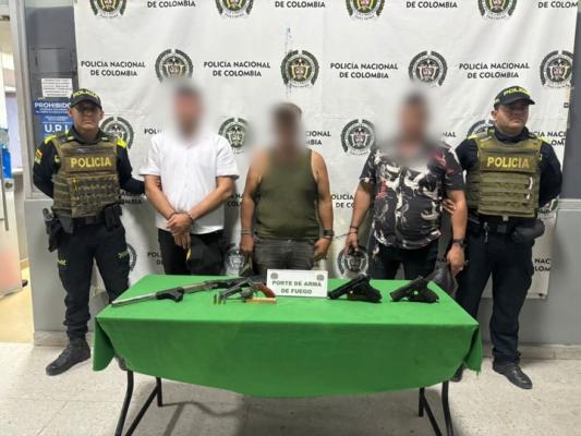 Capturados tres presuntos delincuentes con armamento y anotaciones judiciales por diferentes delitos 