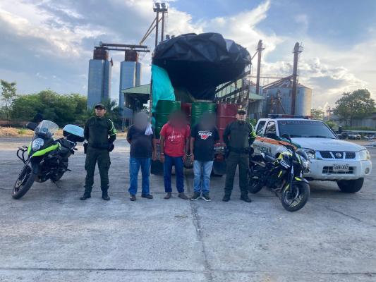 Capturadas tres personas al parecer con insumos para el procesamiento de narcóticos 