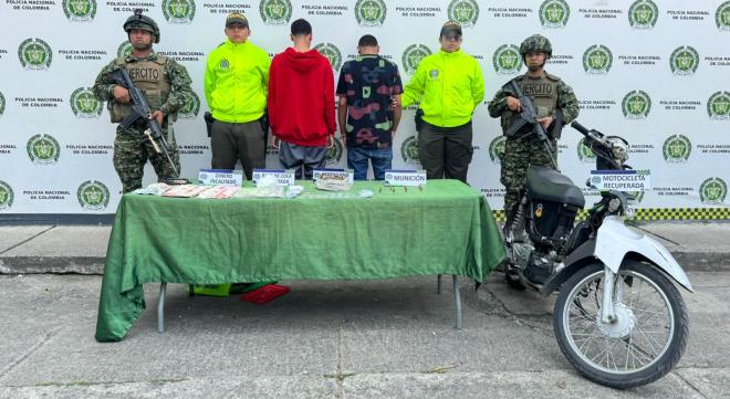 En Andalucía, capturados dos hombres en flagrancia por tráfico de estupefacientes y porte, tráfico de armas de fuego o municiones