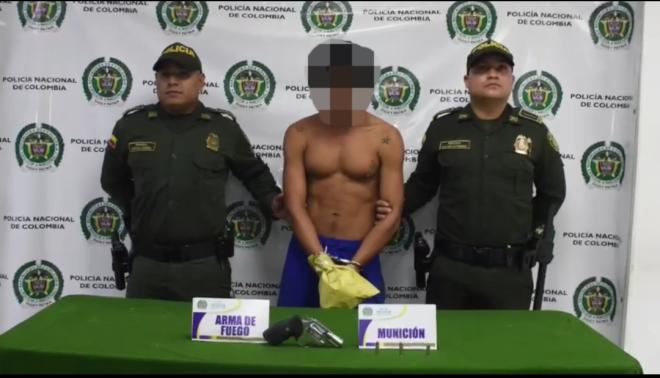 Un sujeto es capturado en flagrancia por los delitos de homicidio y fabricación, tráfico, porte o tenencia de armas de fuego y/o municiones