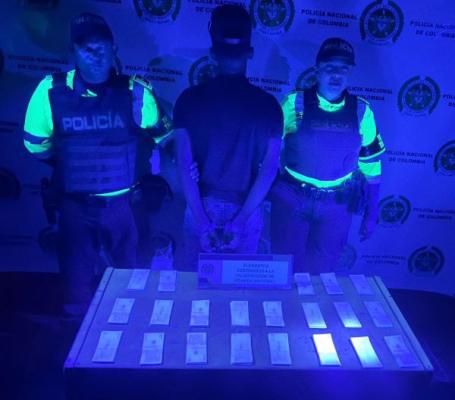 por porte ilegal de armas y tráfico de estupefacientes 