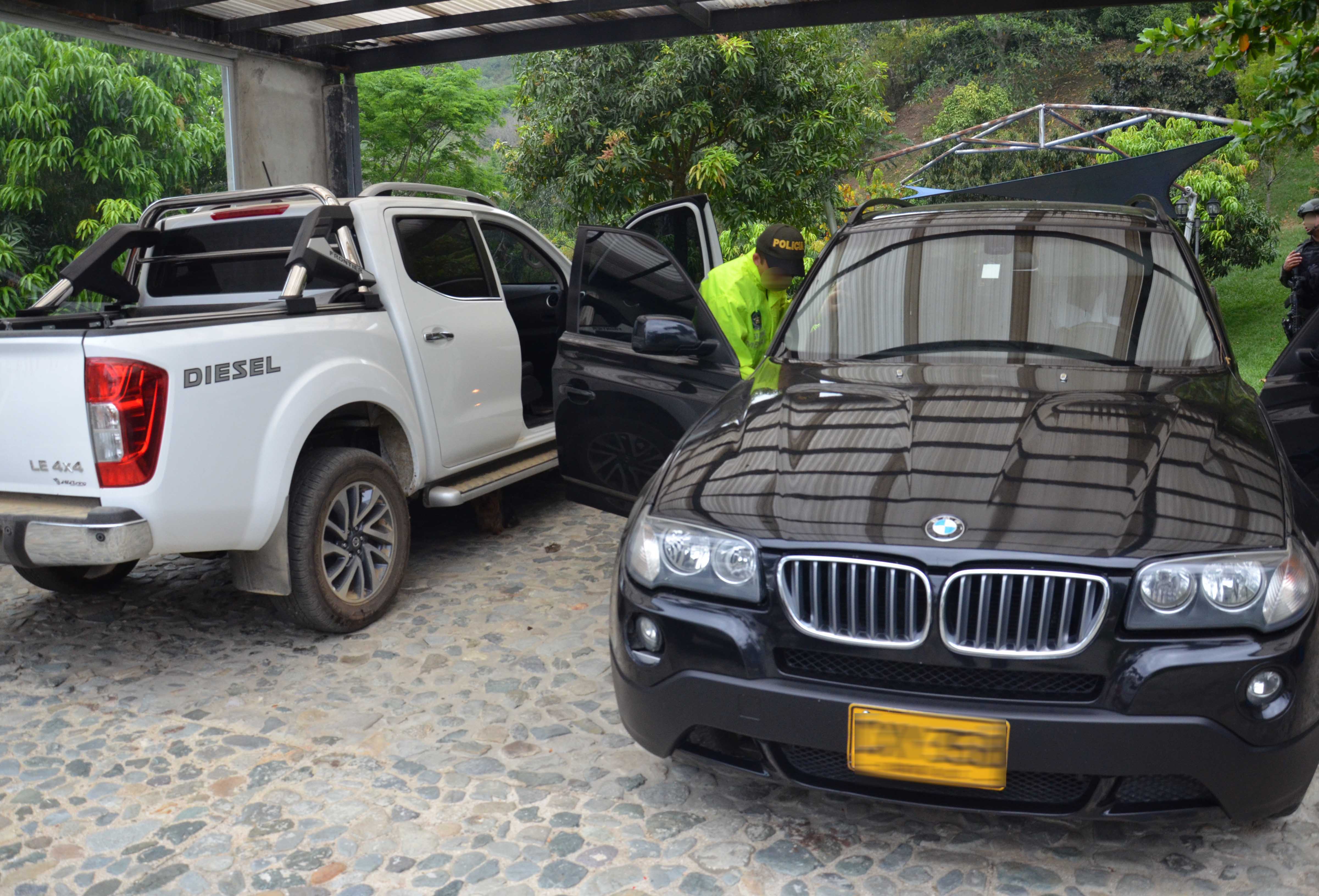 Vehículos encontrados en casa de "Elkin triana"