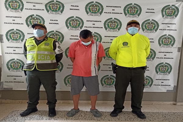 1 persona capturada- policías custodiando