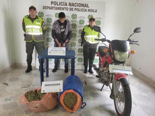 Cayó extranjero transportando marihuana en una moto