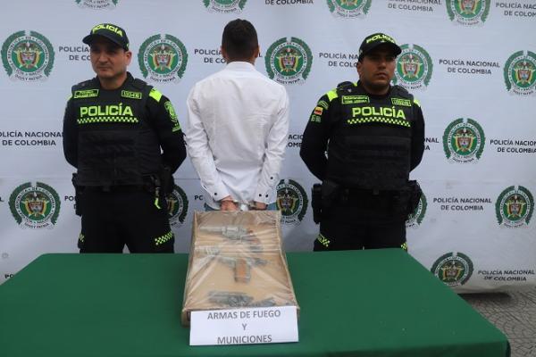 capturado con armas de fuego ilegales