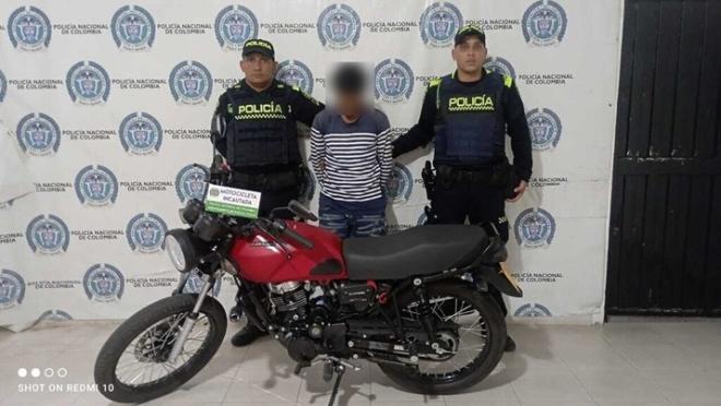 Realizaba carreras en una motocicleta con el número de motor borrado.