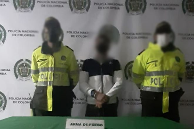 Capturamos un hombre de 41 años por portar ilegalmente un arma de fuego dentro del baúl de su motocicleta