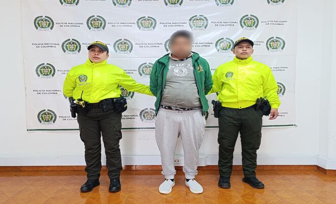 Dos policías y una persona capturada por el delito de porte ilegal de armas de fuego