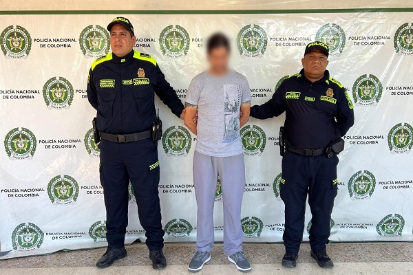 Dos Polic&iacute;as y una persona capturada por el delito de violencia intrafamiliar agravada