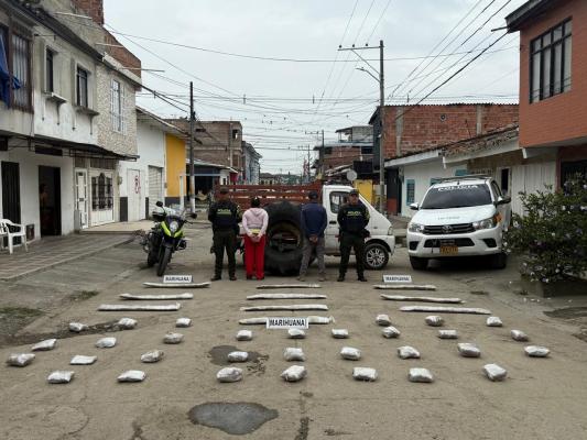 Una pareja fue sorprendida transportando droga en una llanta de tractor