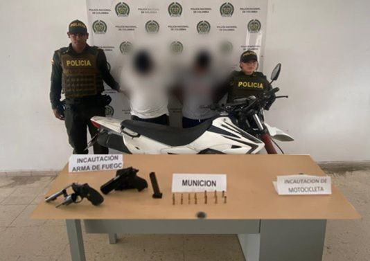 capturados dos personas por el delito y trafico de armas