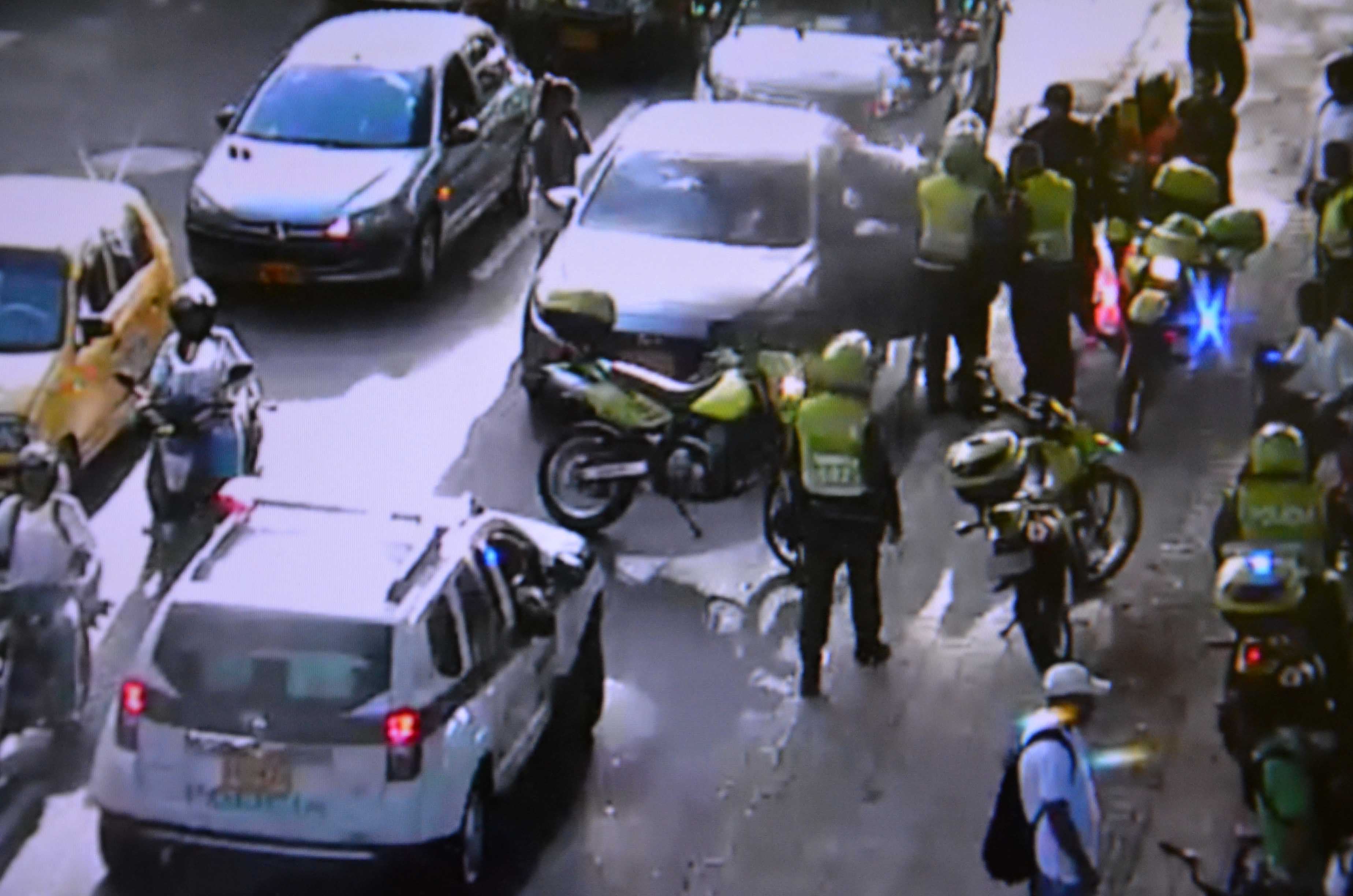 Capturados por policía dos delincuentes que hurtaron ciudadanno en Medellín