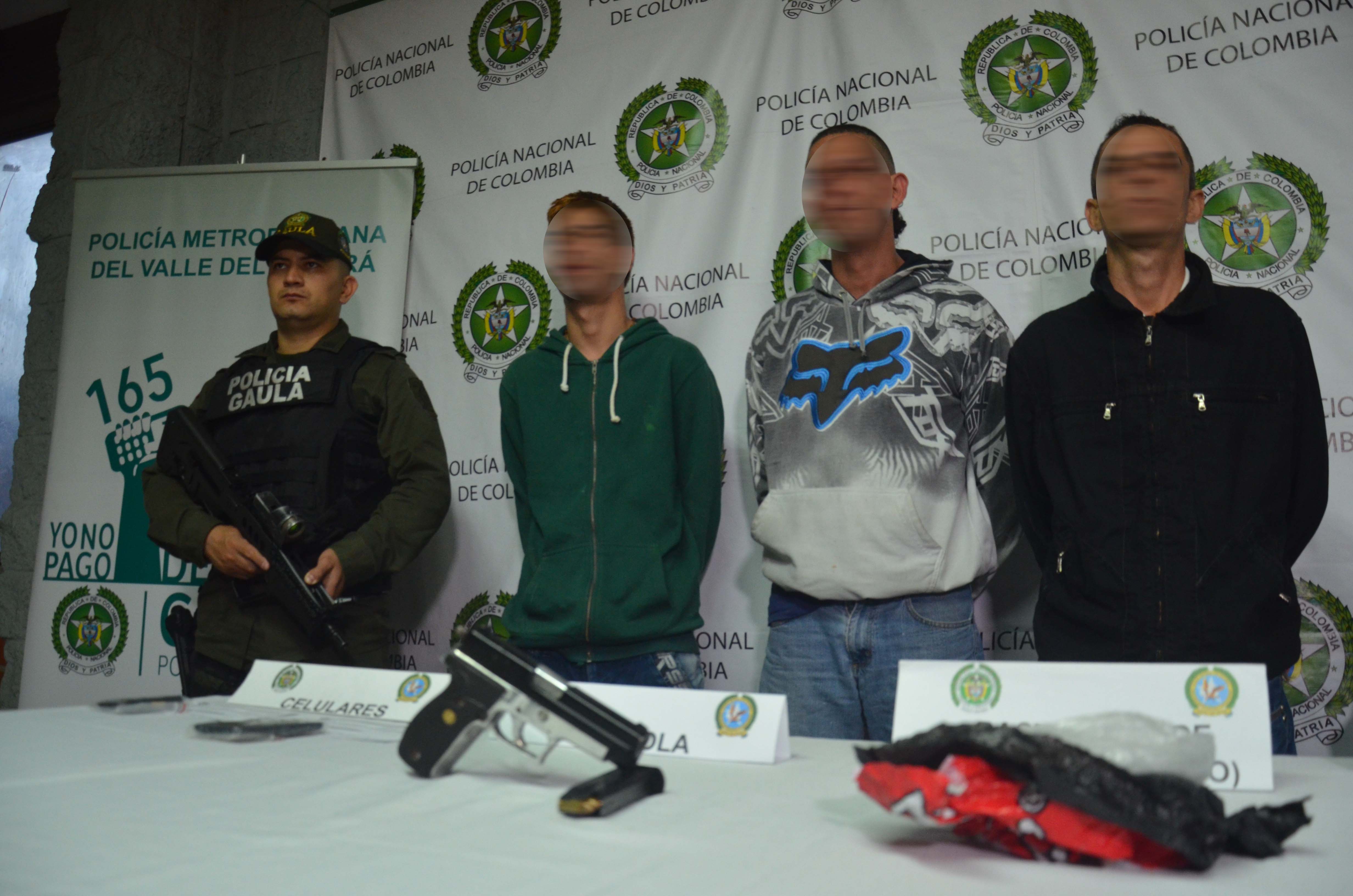 Policía custodia a capturados de banda delincuencial "los juaquinillos" de Medellín