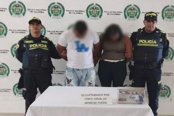 Hombre y mujer capturados por porte ilegal