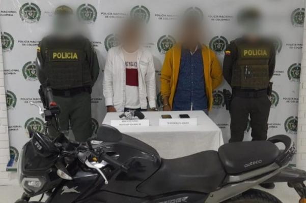 Capturados en flagrancia dos personas por el delito de Fabricación, tráfico, porte o tenencia de armas de fuego
