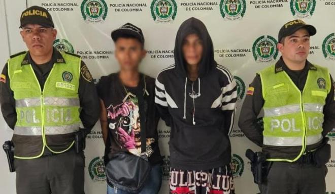 Dos hombres fueron capturados en Ibagué por el hurto de un celular.