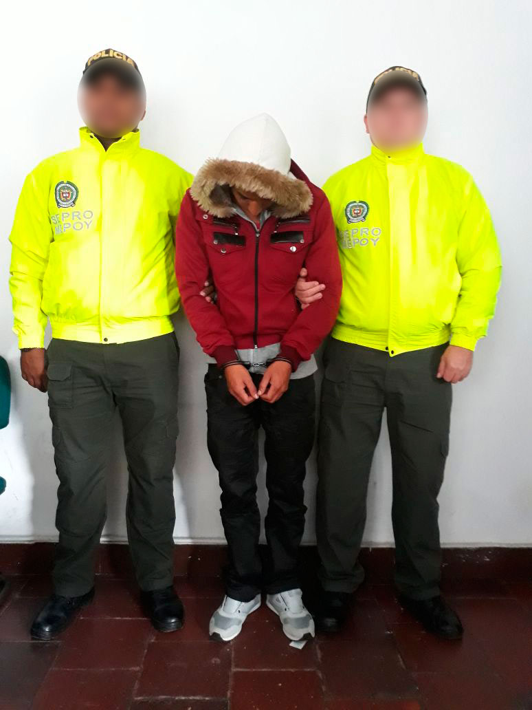 captura_de_dos_personas_ y_la_incautación_de_dos_pistolas.