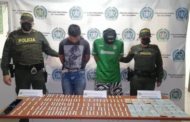 Hombres fueron capturados pretendiendo comercializar más de 120 dosis de marihuana