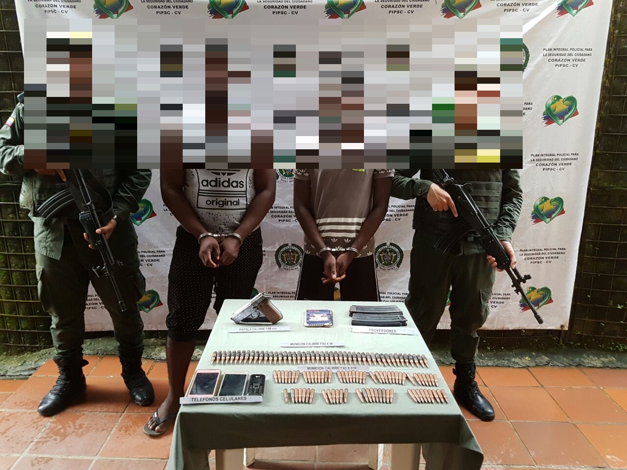 Capturados con material de guerra