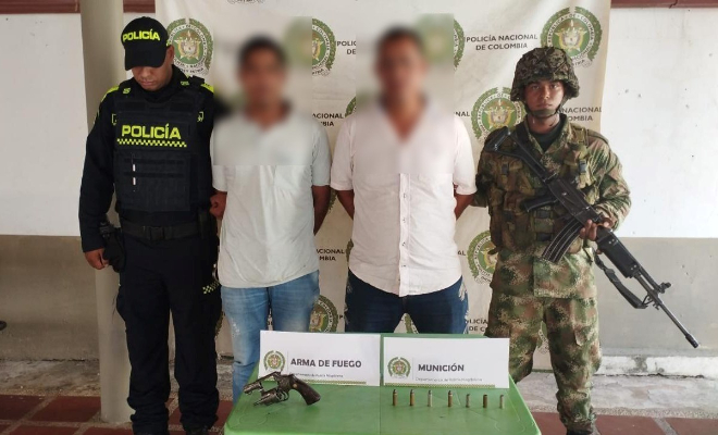 Dos capturados con revólver y municiones en Pijiño del Carmen.