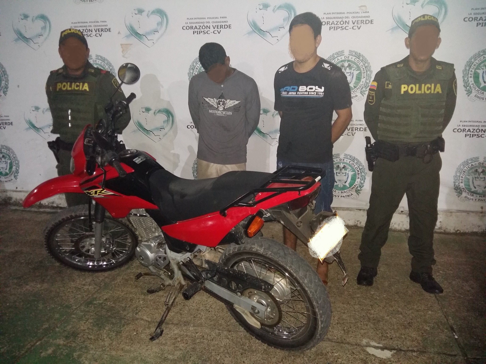 Capturados-dos-delincuentes-hurtando-celulares 