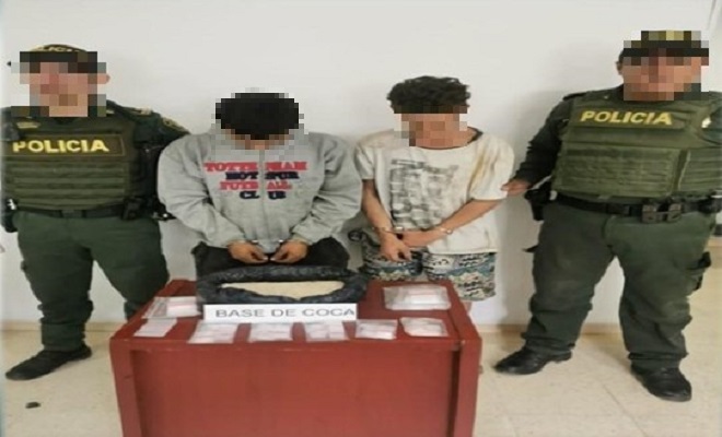 Capturados con 2.000 gramos de base de "coca" y 1000 bolsas herméticas para su comercialización 