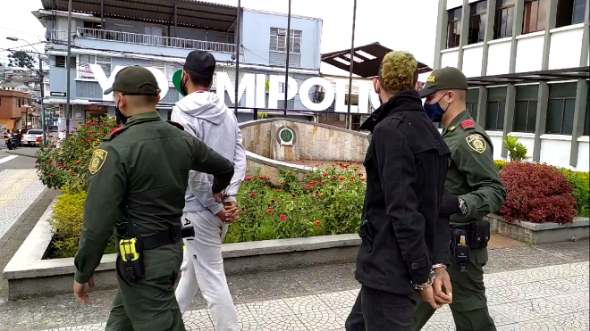 Pretendían huir en una motocicleta con lo hurtado