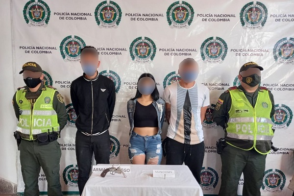 Tres personas capturadas con un arma ilegal 