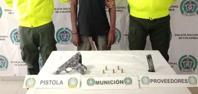 Incautan arma de fuego