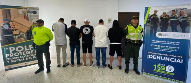 Rueda-de-prensa-capturados-delito-contrabando-cigarrillos-Zarzal 