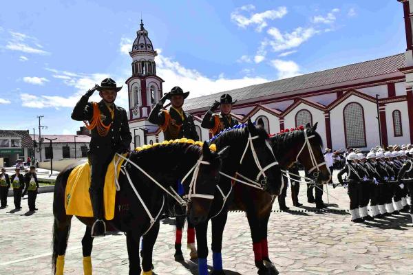 Representación carabinera en conmemoración 20 julio 