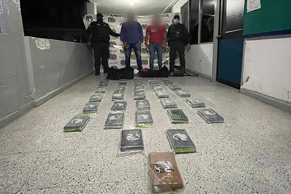 Dos capturados e incautados 50 kilos de clorhidrato de cocaína y 30.3 kilos de marihuana