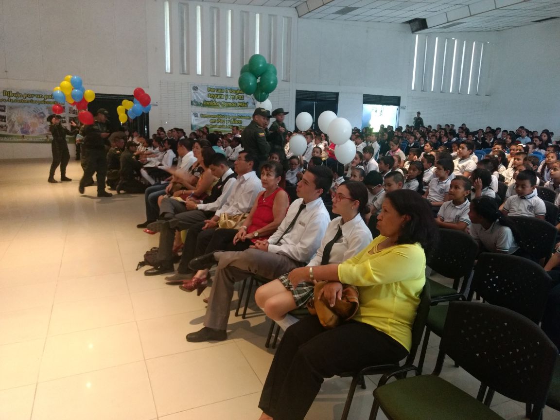 El señor-Director-de-Antinarcóticos-clausura-el-programa-de-prevención 