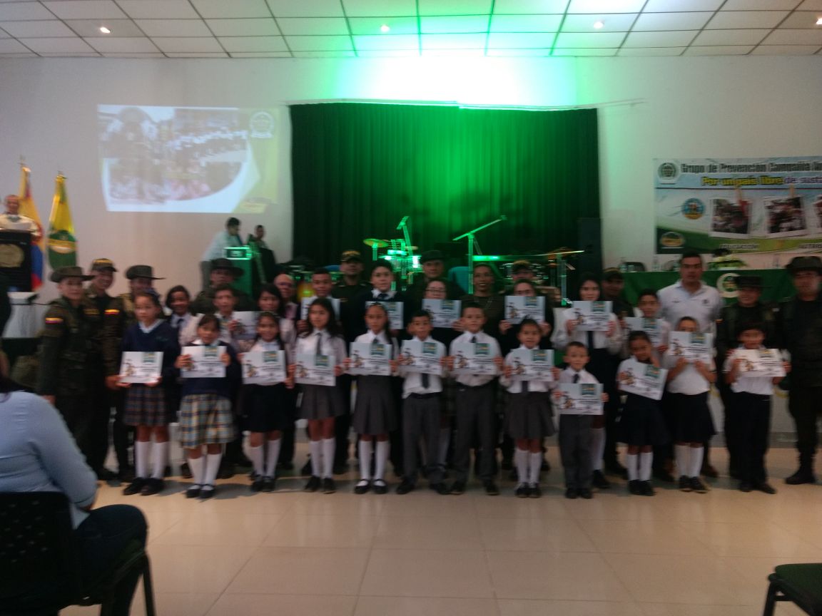 El señor-Director-de-Antinarcóticos-clausura-el-programa-de-prevención 