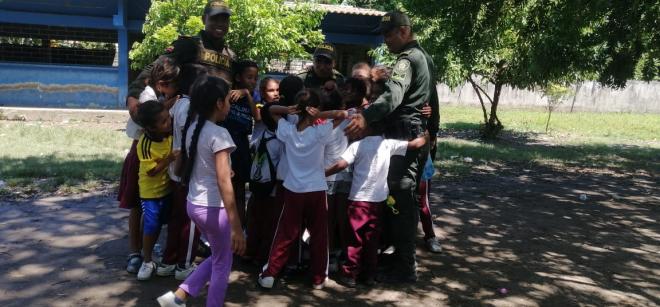 Con los niños y niñas de la IE Manuel Francisco Obregón