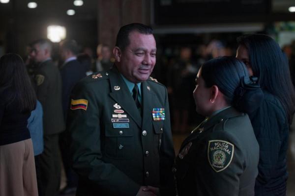 femenina-de-policía-recibe-condecoración