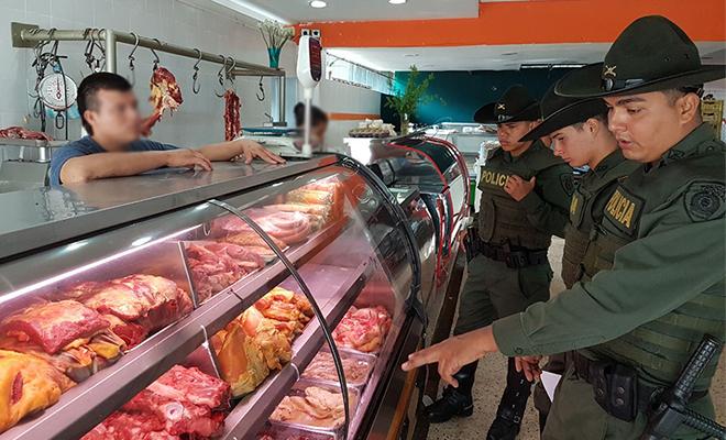 Con-carabineros-y-guías caninos-la Policía Nacional-despliega-controles-de-‘pesos-y-medidas’
