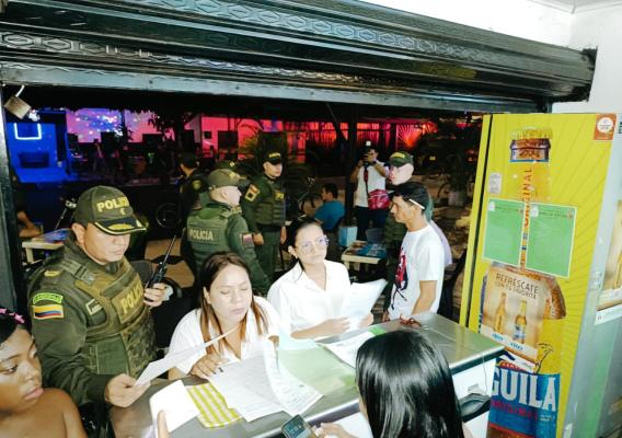 Controles a establecimientos públicos en Puerto López