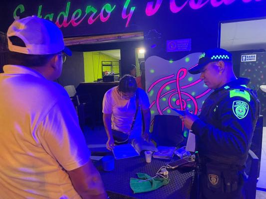 Controles a los establecimientos abiertos al publicó