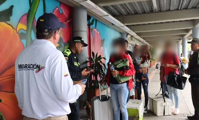 Uno de los enfoques principales de la actividad fue la verificación de los antecedentes y los permisos de residencia o ingreso de ciudadanos extranjeros