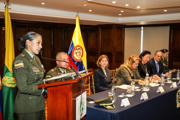 Contribuyendo al fortalecimiento de la educación policial