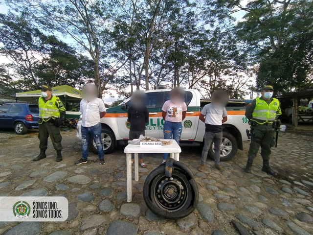 Cuatro personas fueron capturadas en flagrancia con 1.660 gramos de base de cocaína.