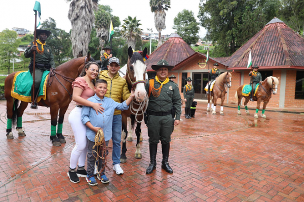 Dos semovientes equinos llamados “Nevado” y “San Diego” cumplieron su tiempo de servicio en la institución